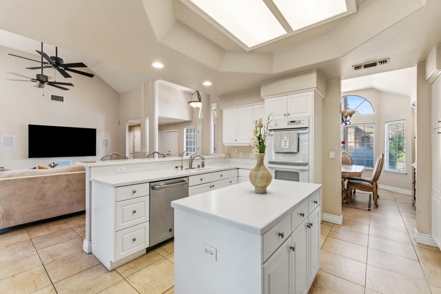 4943 W Minarets Ave, Fresno, CA 93722