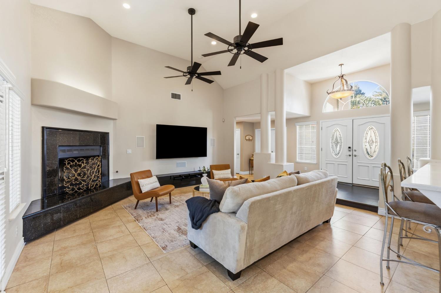 4943 W Minarets Ave, Fresno, CA 93722