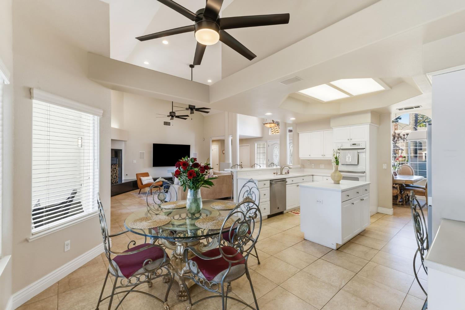 4943 W Minarets Ave, Fresno, CA 93722