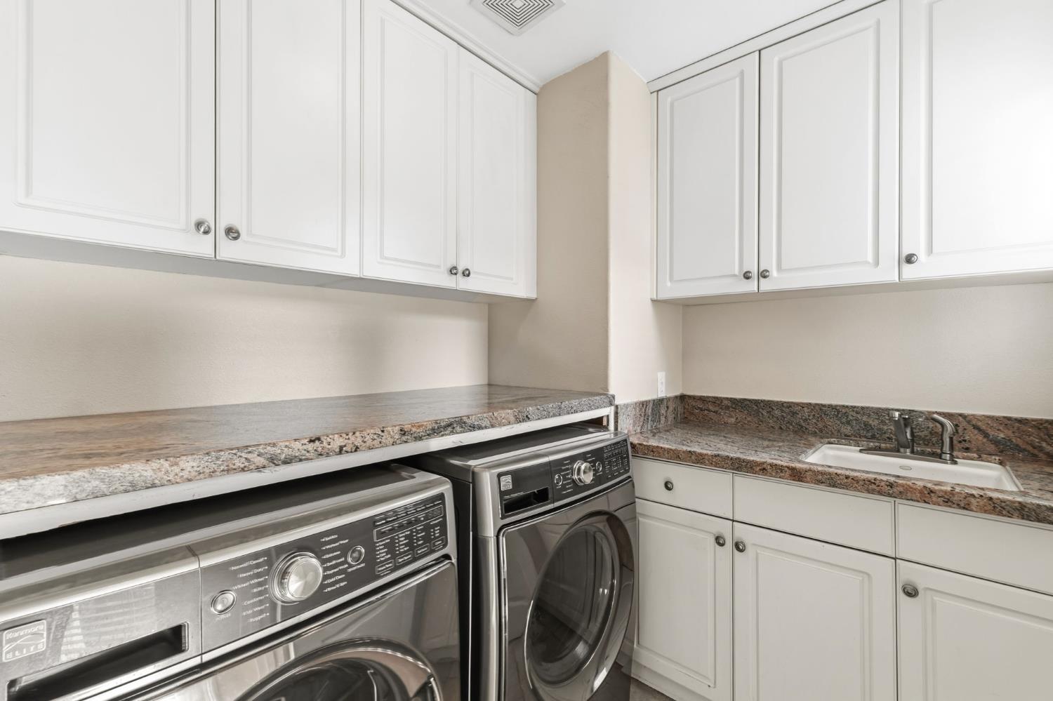 4943 W Minarets Ave, Fresno, CA 93722