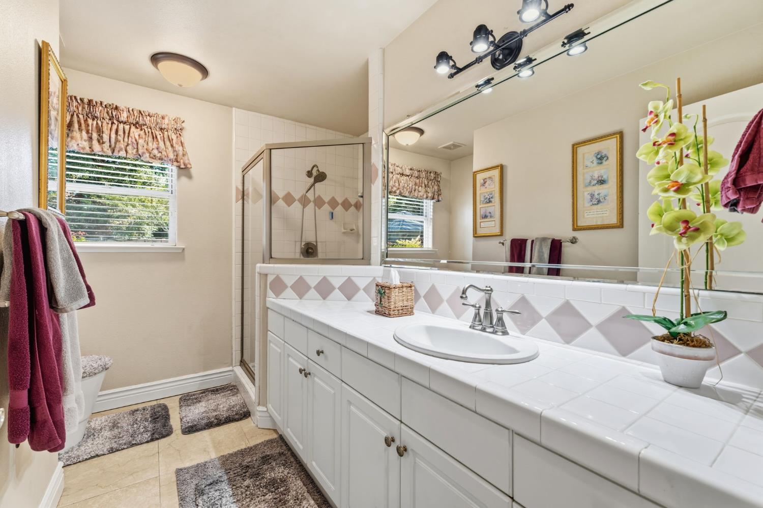 4943 W Minarets Ave, Fresno, CA 93722