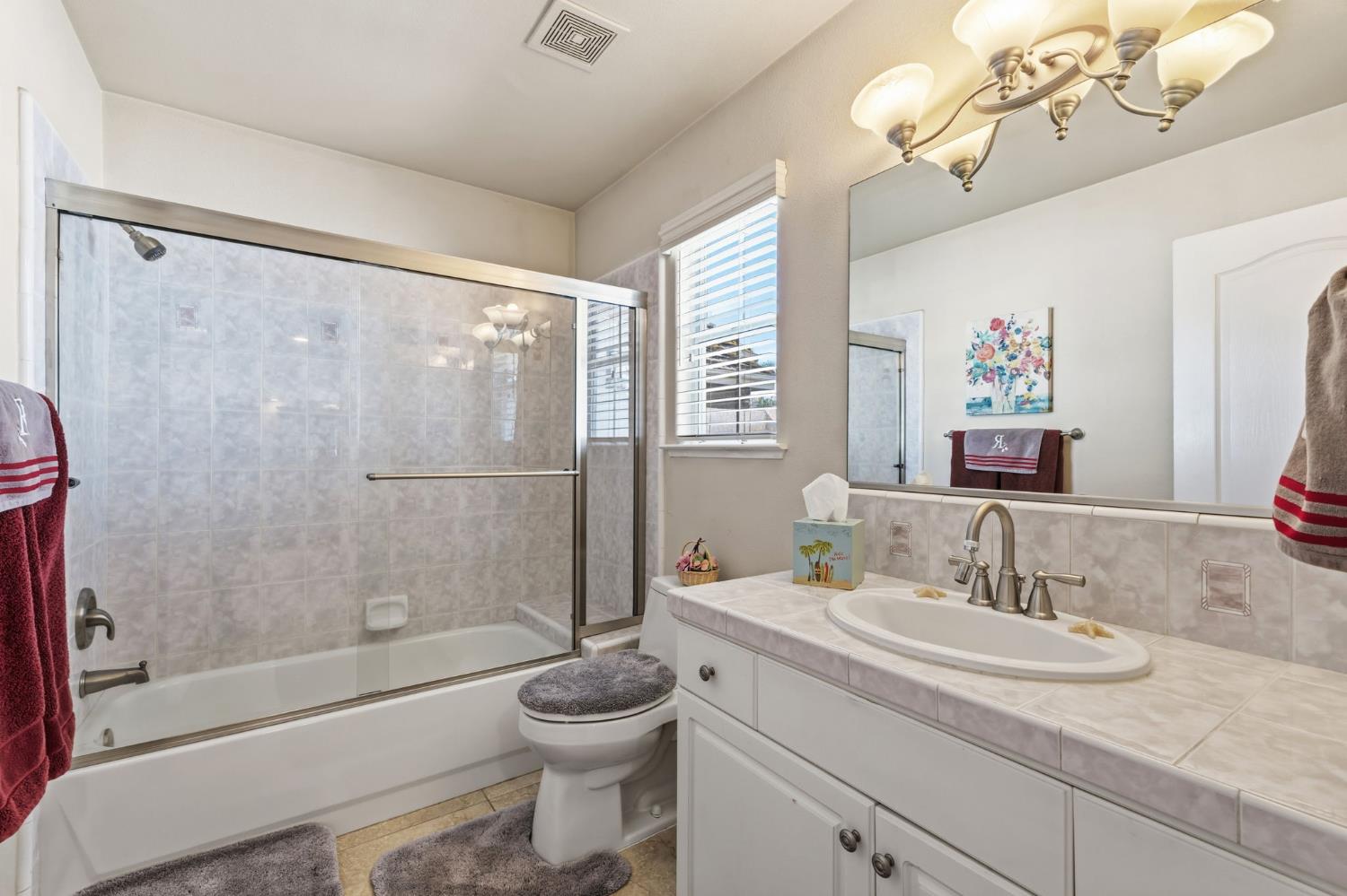 4943 W Minarets Ave, Fresno, CA 93722