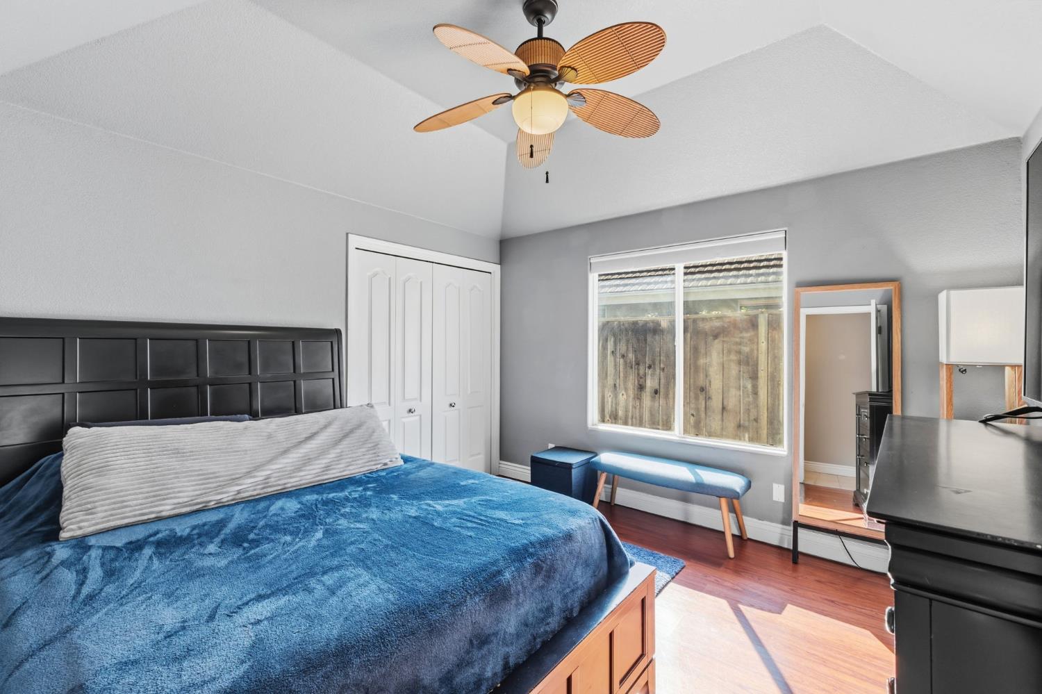 4943 W Minarets Ave, Fresno, CA 93722