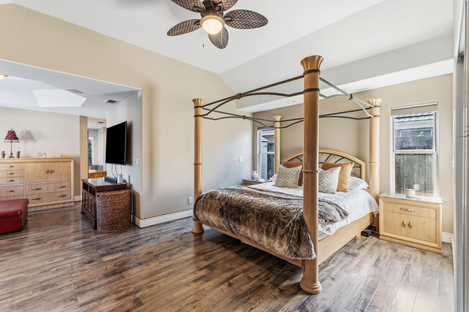 4943 W Minarets Ave, Fresno, CA 93722