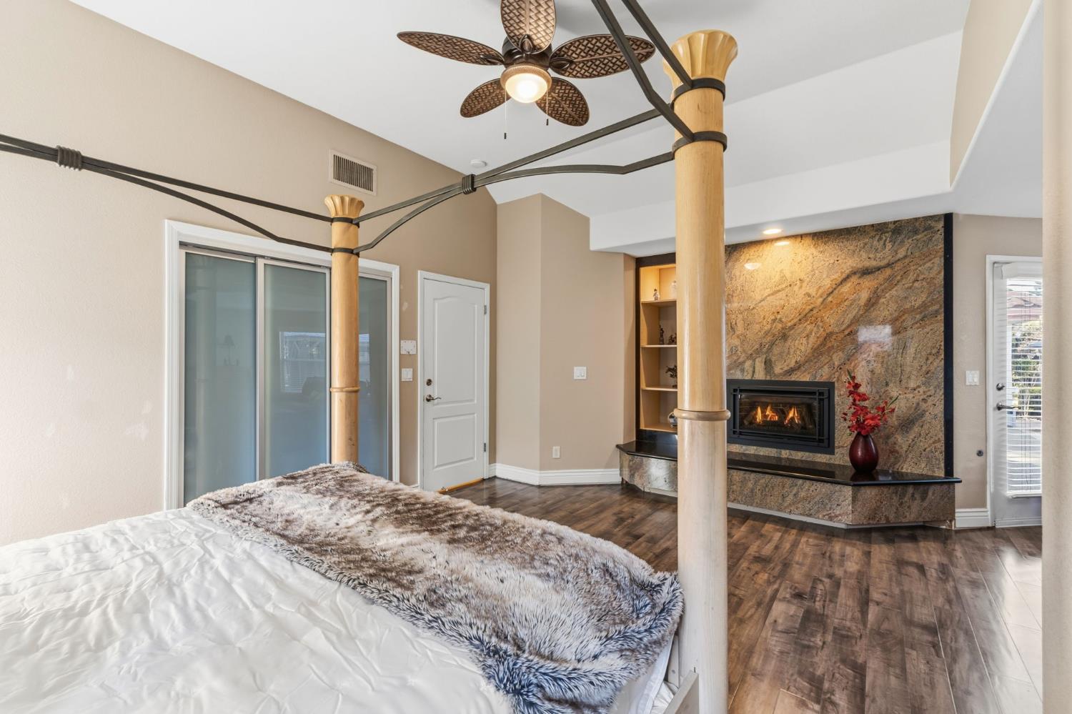 4943 W Minarets Ave, Fresno, CA 93722