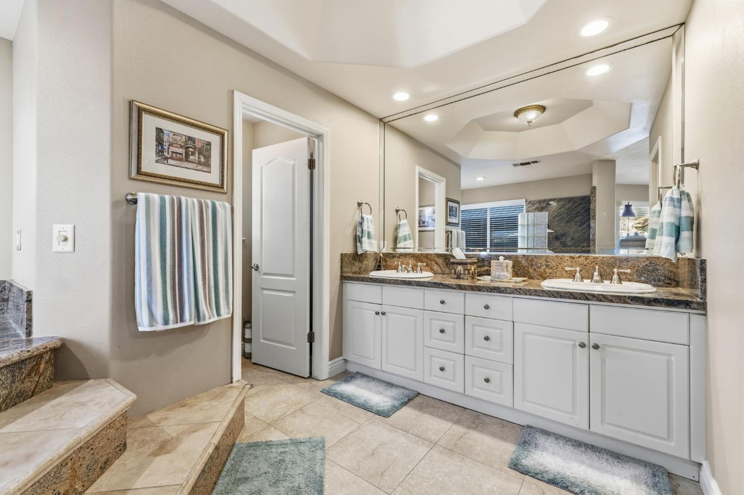 4943 W Minarets Ave, Fresno, CA 93722