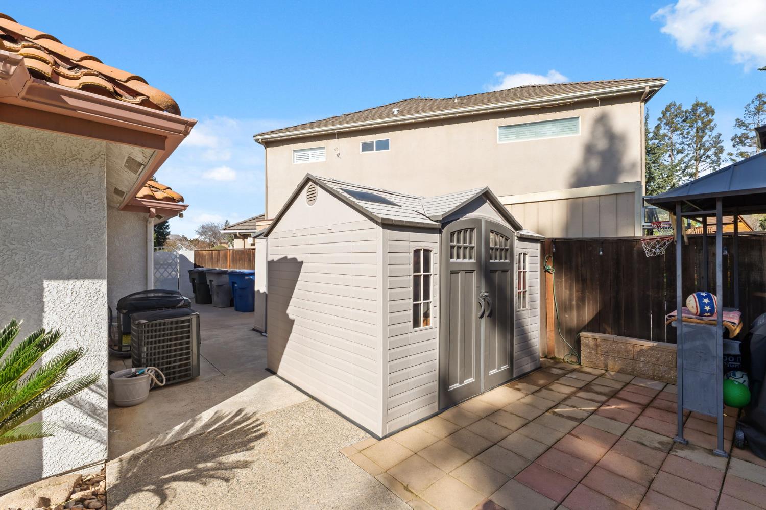 4943 W Minarets Ave, Fresno, CA 93722