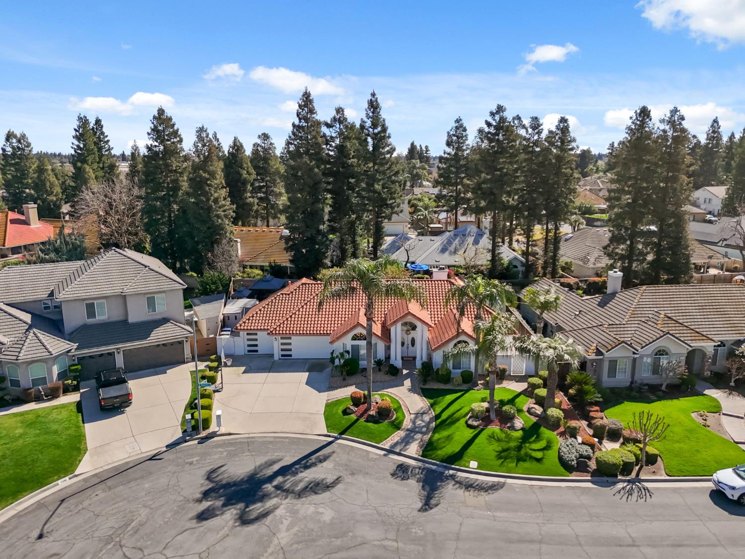 4943 W Minarets Ave, Fresno, CA 93722