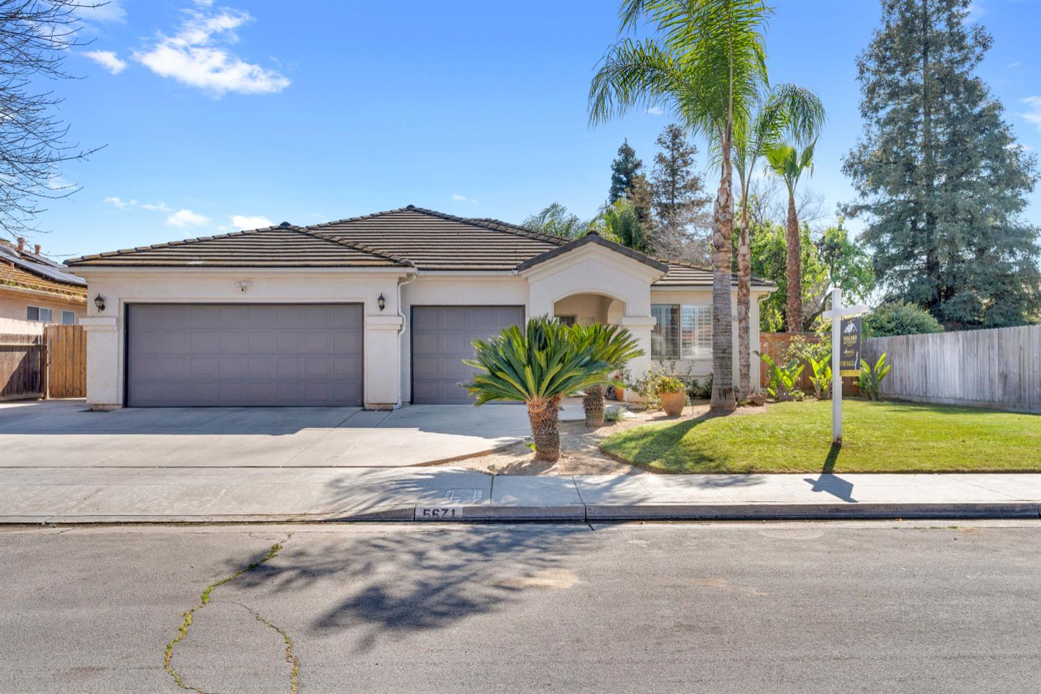 5671 W Athens Ave, Fresno, CA 93722