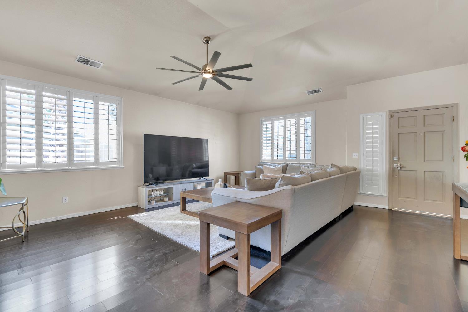 5671 W Athens Ave, Fresno, CA 93722