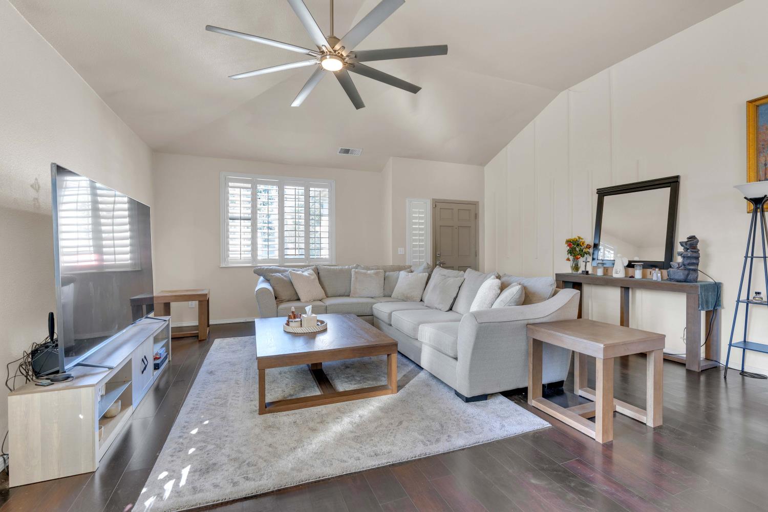 5671 W Athens Ave, Fresno, CA 93722