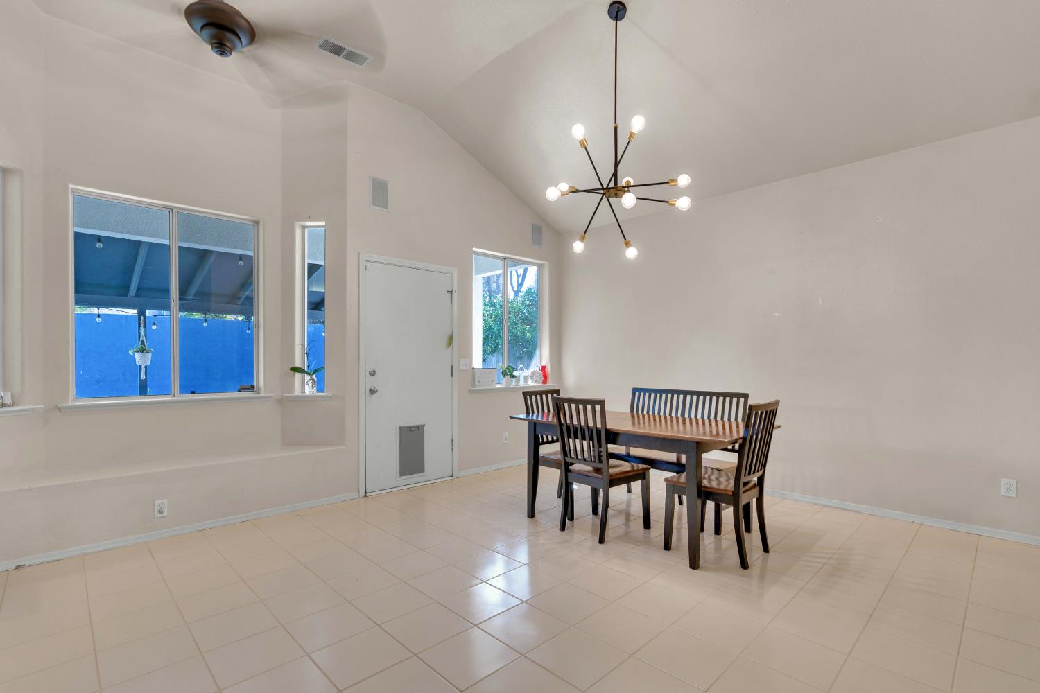 5671 W Athens Ave, Fresno, CA 93722