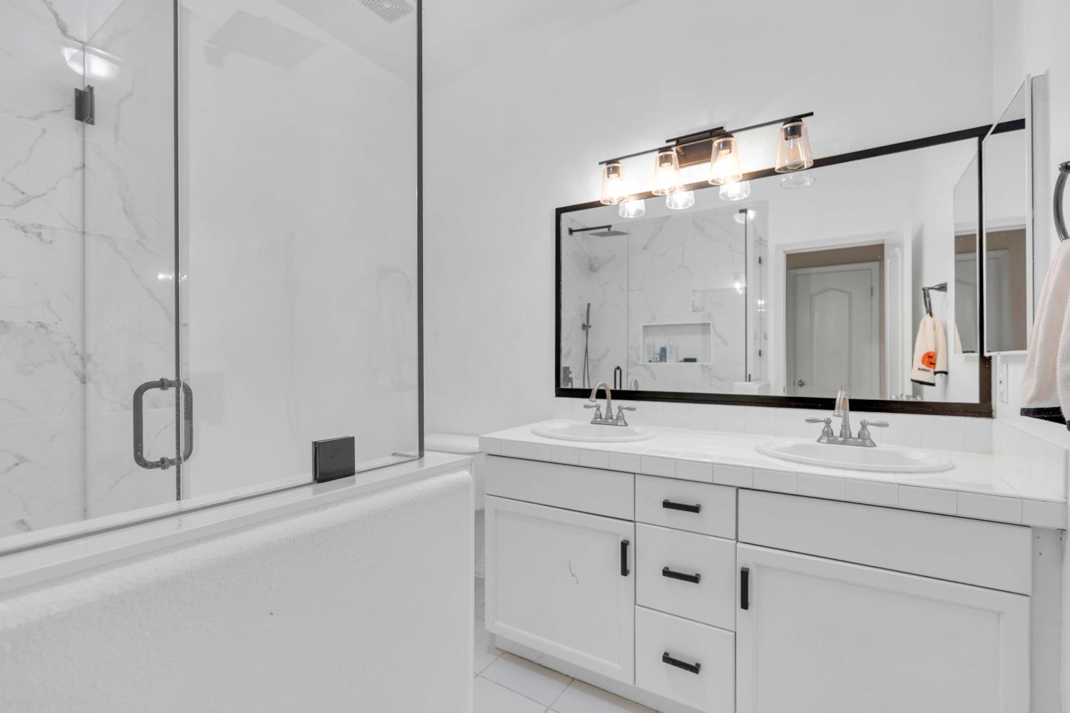 5671 W Athens Ave, Fresno, CA 93722