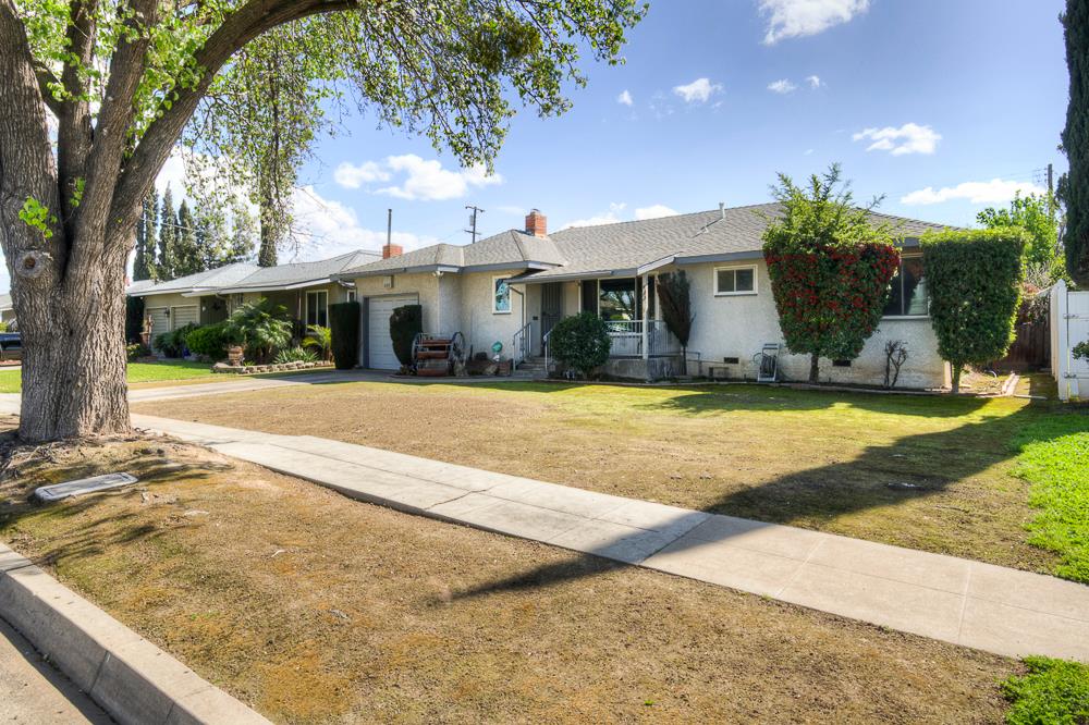 433 W Robinson Ave, Fresno, CA 93705