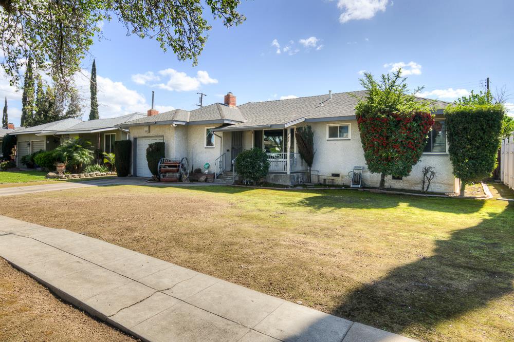 433 W Robinson Ave, Fresno, CA 93705