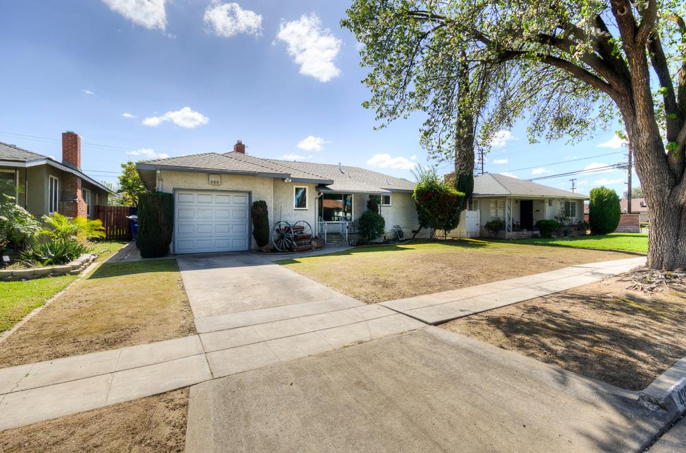 433 W Robinson Ave, Fresno, CA 93705