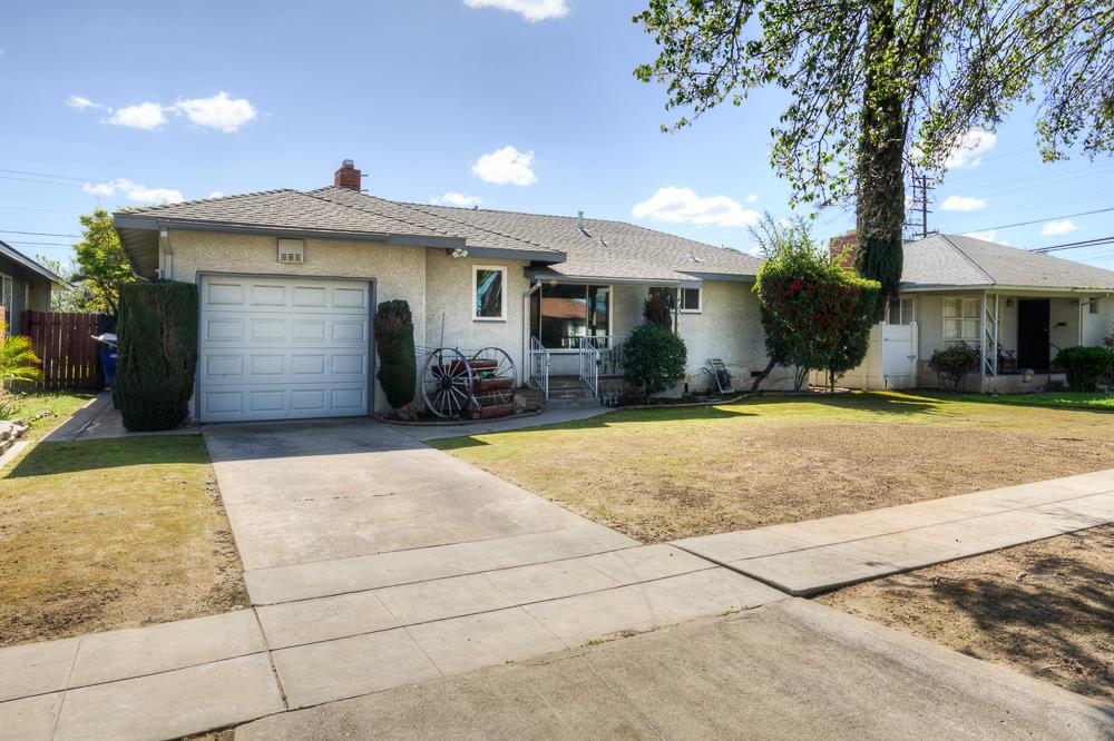 433 W Robinson Ave, Fresno, CA 93705