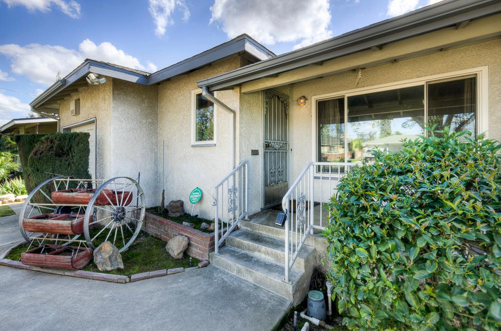 433 W Robinson Ave, Fresno, CA 93705