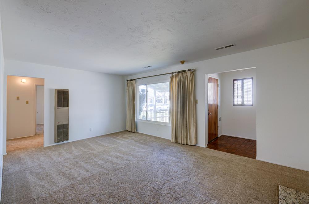 433 W Robinson Ave, Fresno, CA 93705