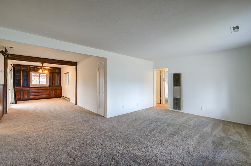 433 W Robinson Ave, Fresno, CA 93705