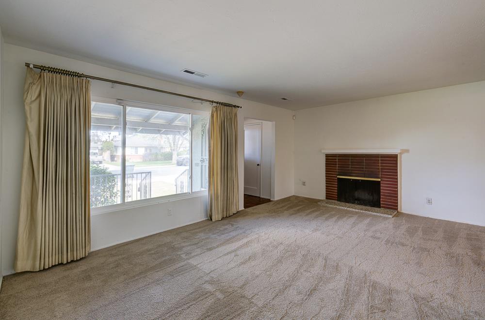 433 W Robinson Ave, Fresno, CA 93705