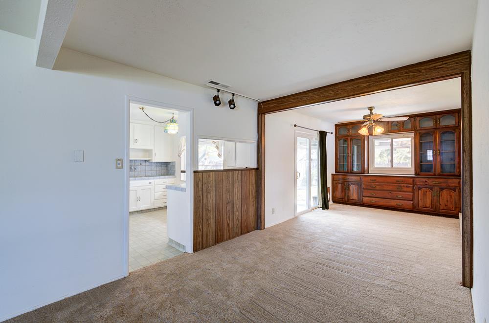 433 W Robinson Ave, Fresno, CA 93705