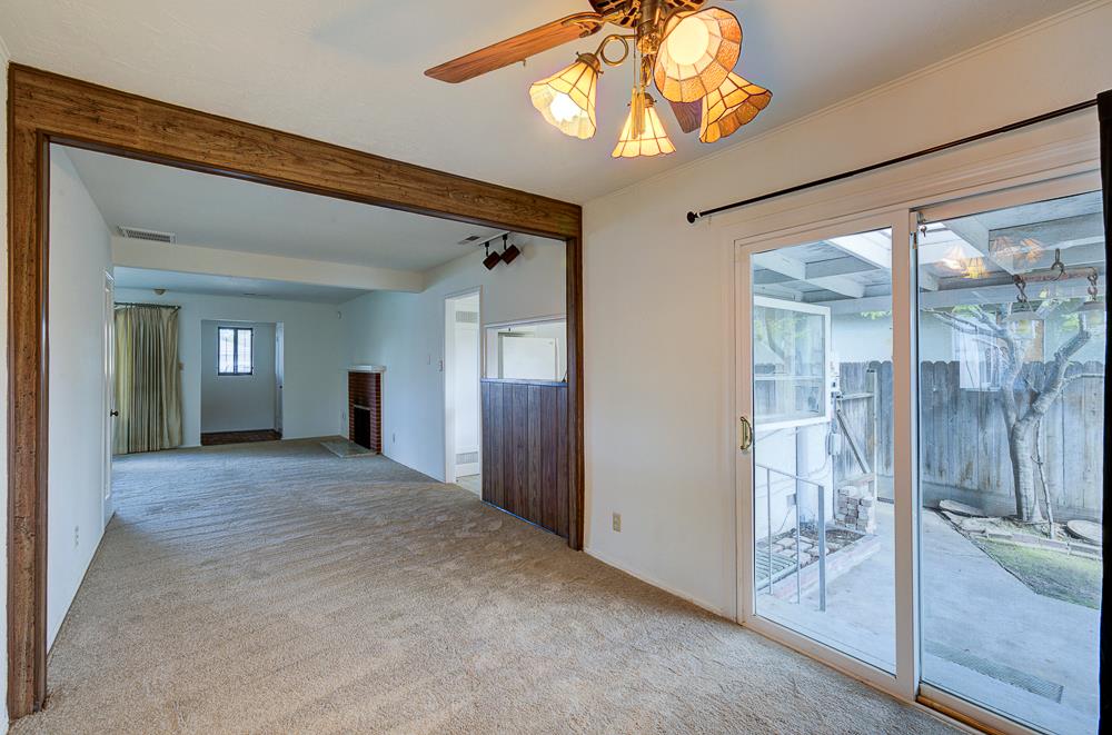 433 W Robinson Ave, Fresno, CA 93705