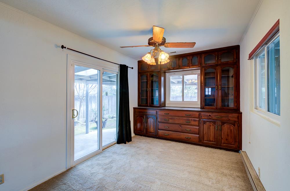 433 W Robinson Ave, Fresno, CA 93705