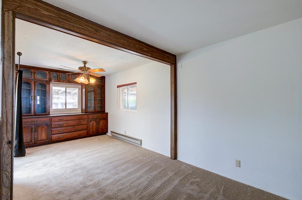 433 W Robinson Ave, Fresno, CA 93705