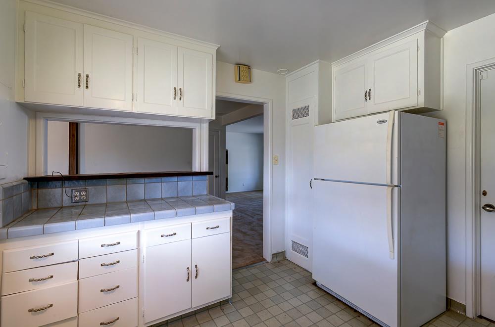 433 W Robinson Ave, Fresno, CA 93705