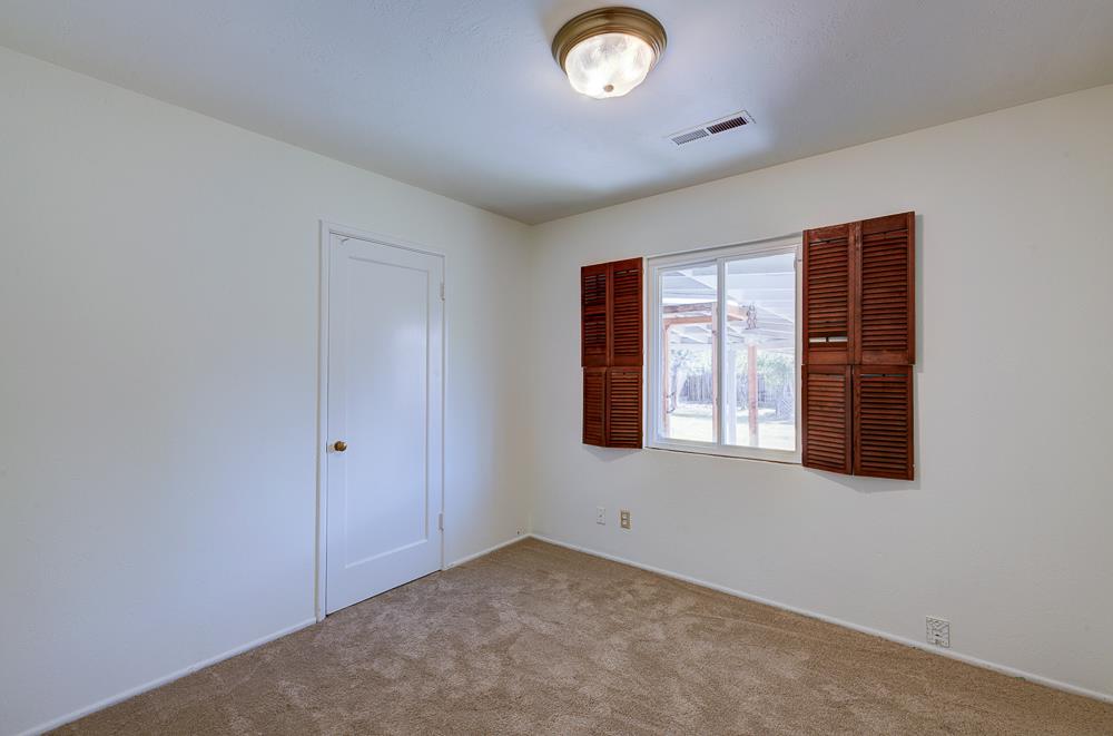 433 W Robinson Ave, Fresno, CA 93705