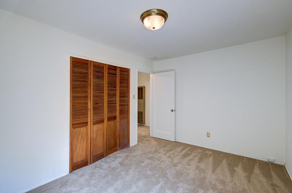 433 W Robinson Ave, Fresno, CA 93705