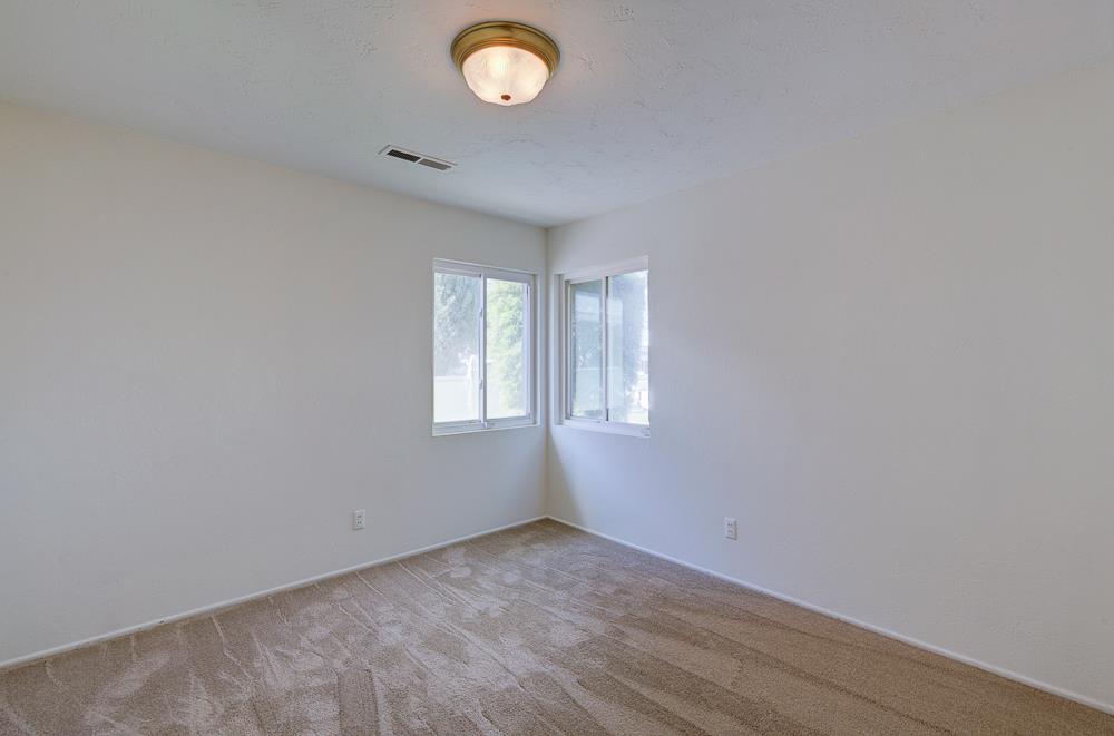 433 W Robinson Ave, Fresno, CA 93705