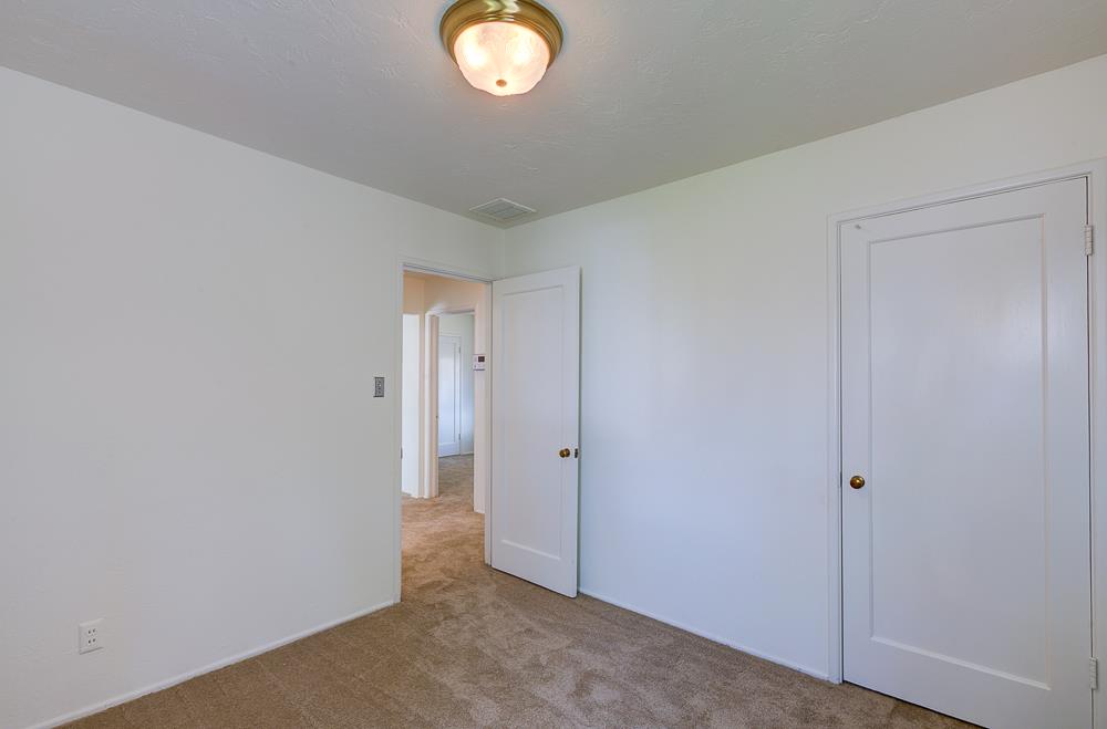 433 W Robinson Ave, Fresno, CA 93705