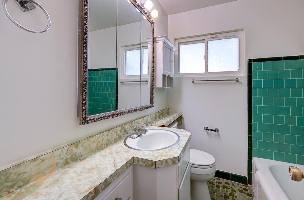 433 W Robinson Ave, Fresno, CA 93705