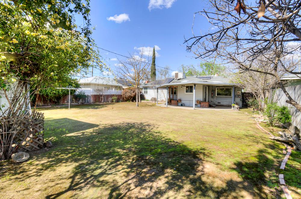 433 W Robinson Ave, Fresno, CA 93705