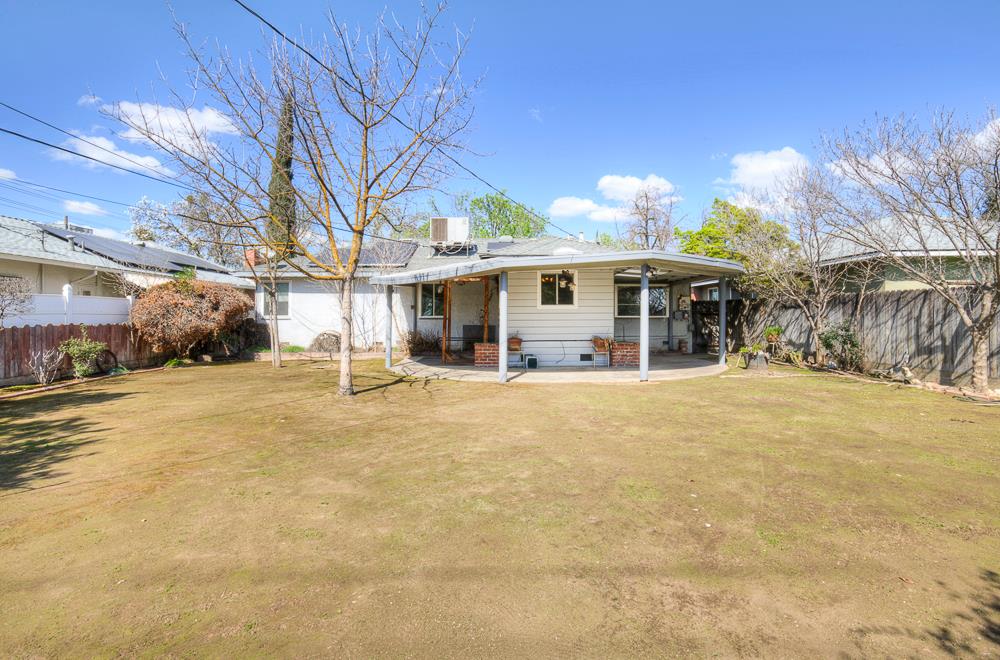 433 W Robinson Ave, Fresno, CA 93705