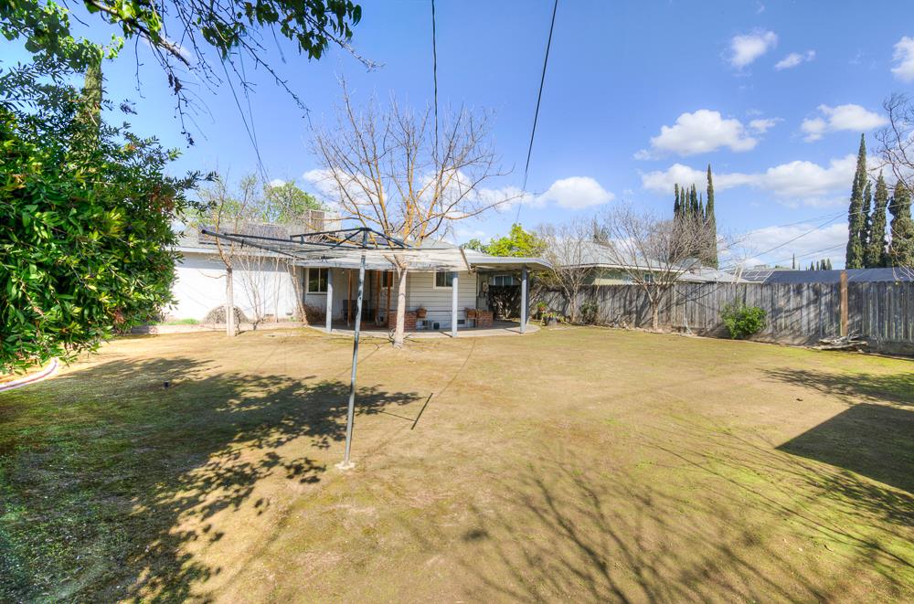 433 W Robinson Ave, Fresno, CA 93705