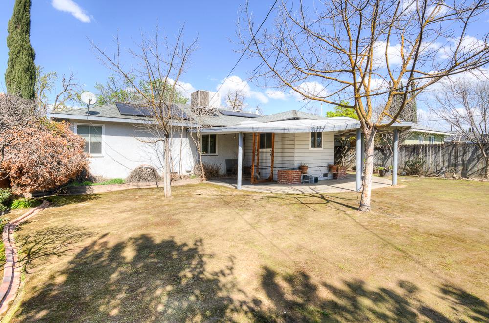 433 W Robinson Ave, Fresno, CA 93705