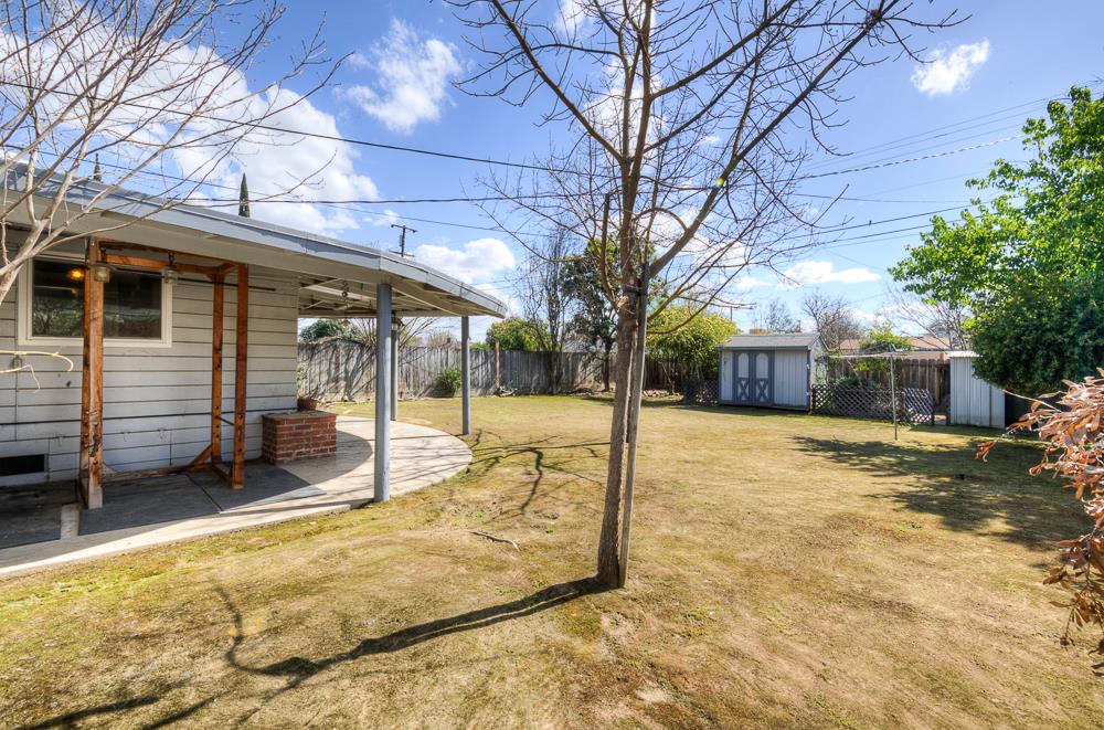 433 W Robinson Ave, Fresno, CA 93705