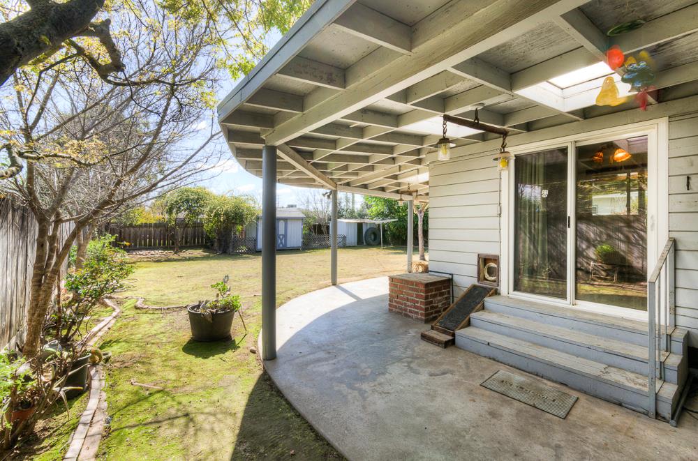 433 W Robinson Ave, Fresno, CA 93705