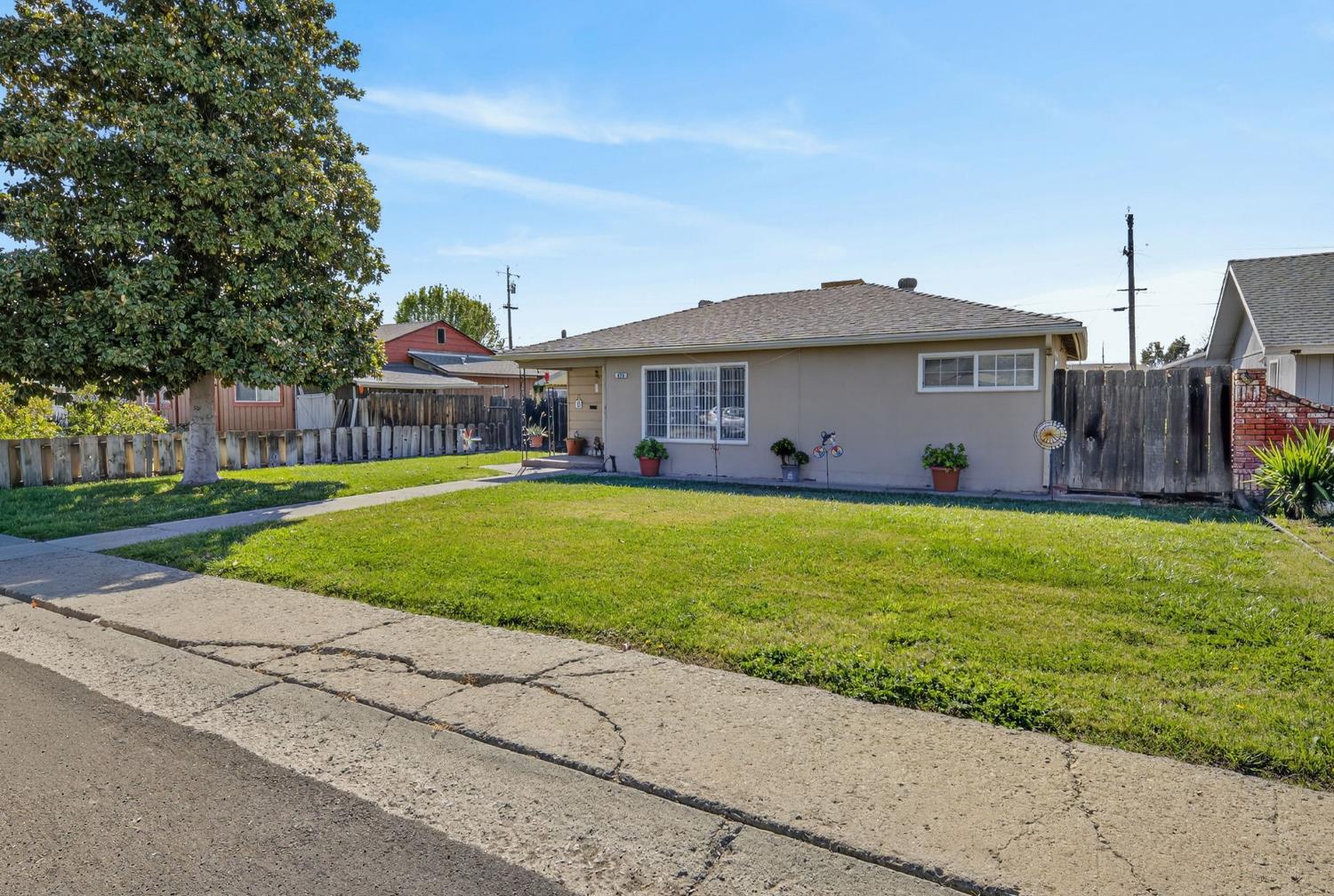 425 University Ave, Coalinga, CA 93210