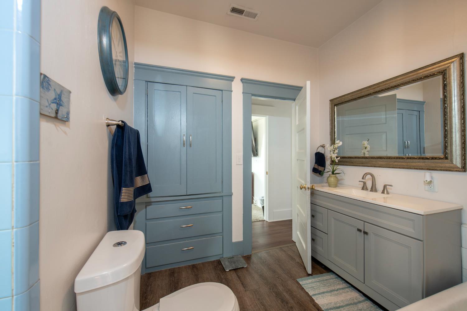 720 N Poplar Ave, Fresno, CA 93728