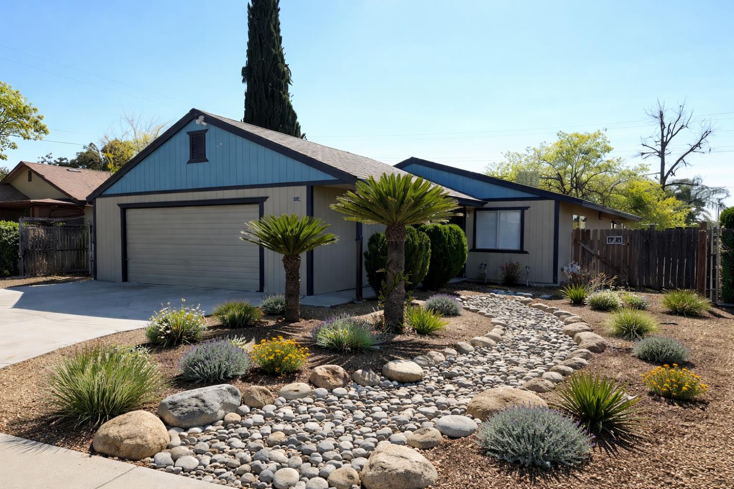 2234 E University Ave, Fresno, CA 93703