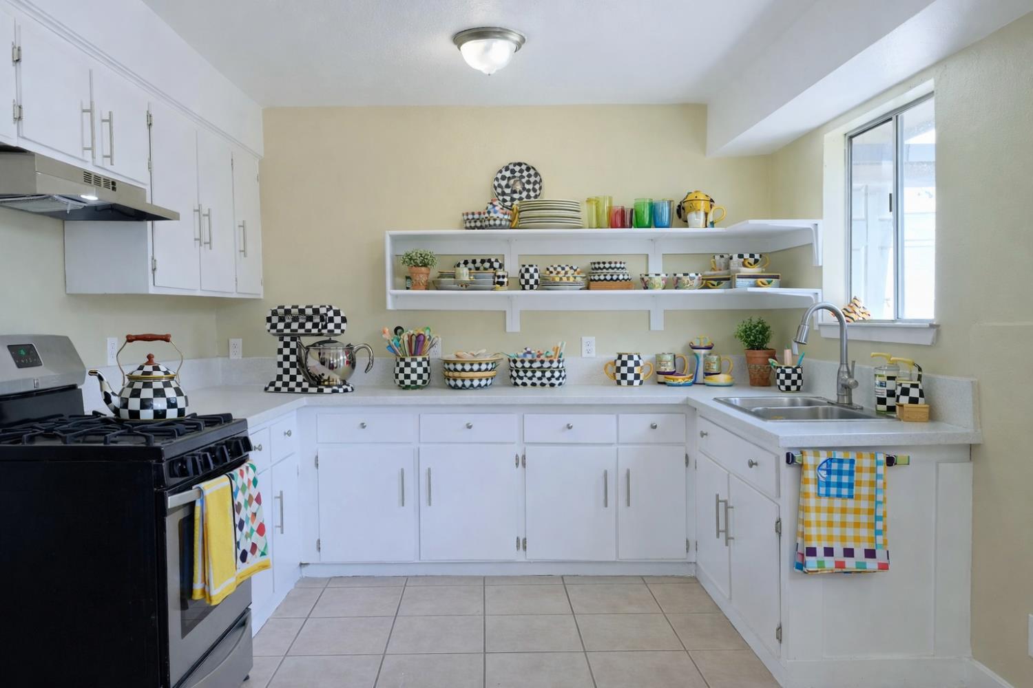 2234 E University Ave, Fresno, CA 93703