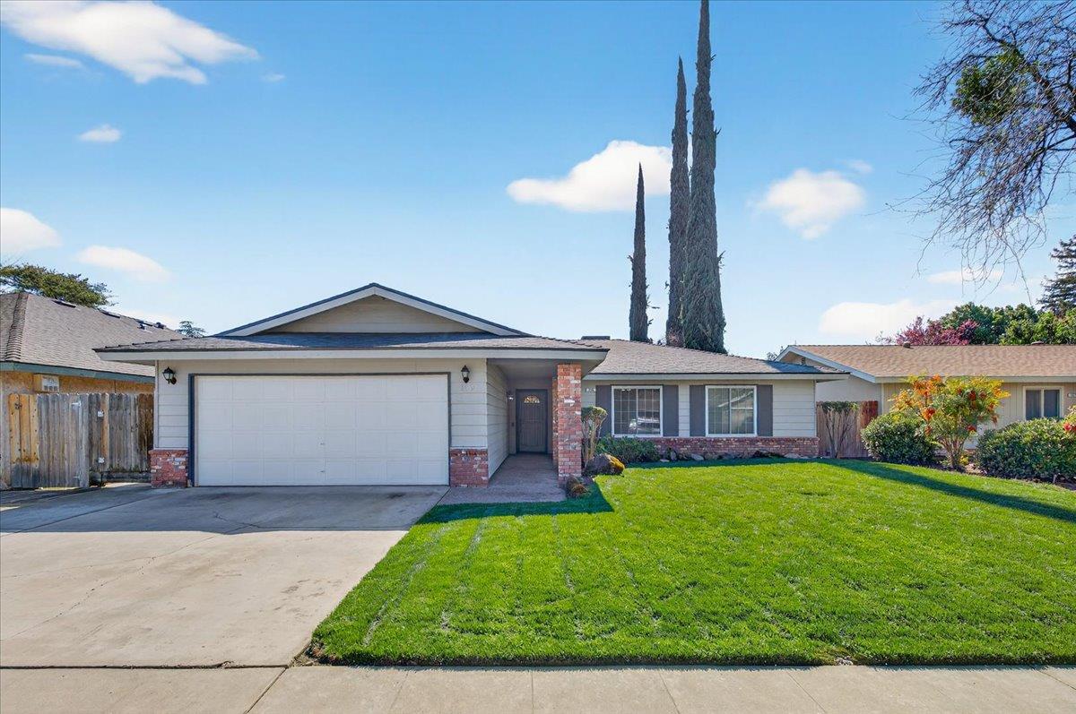 159 W Omaha Ave, Fresno, CA 93711