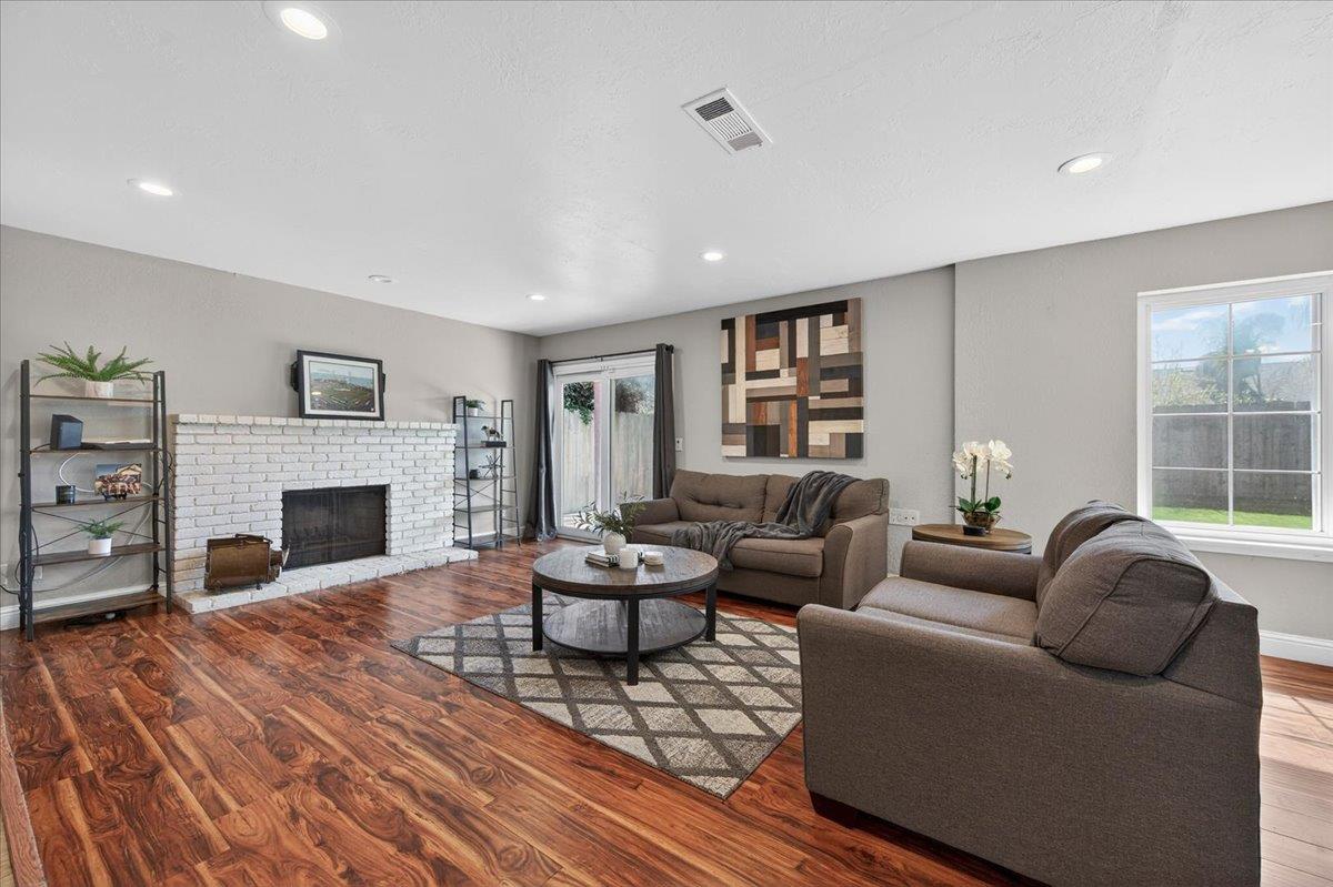 159 W Omaha Ave, Fresno, CA 93711