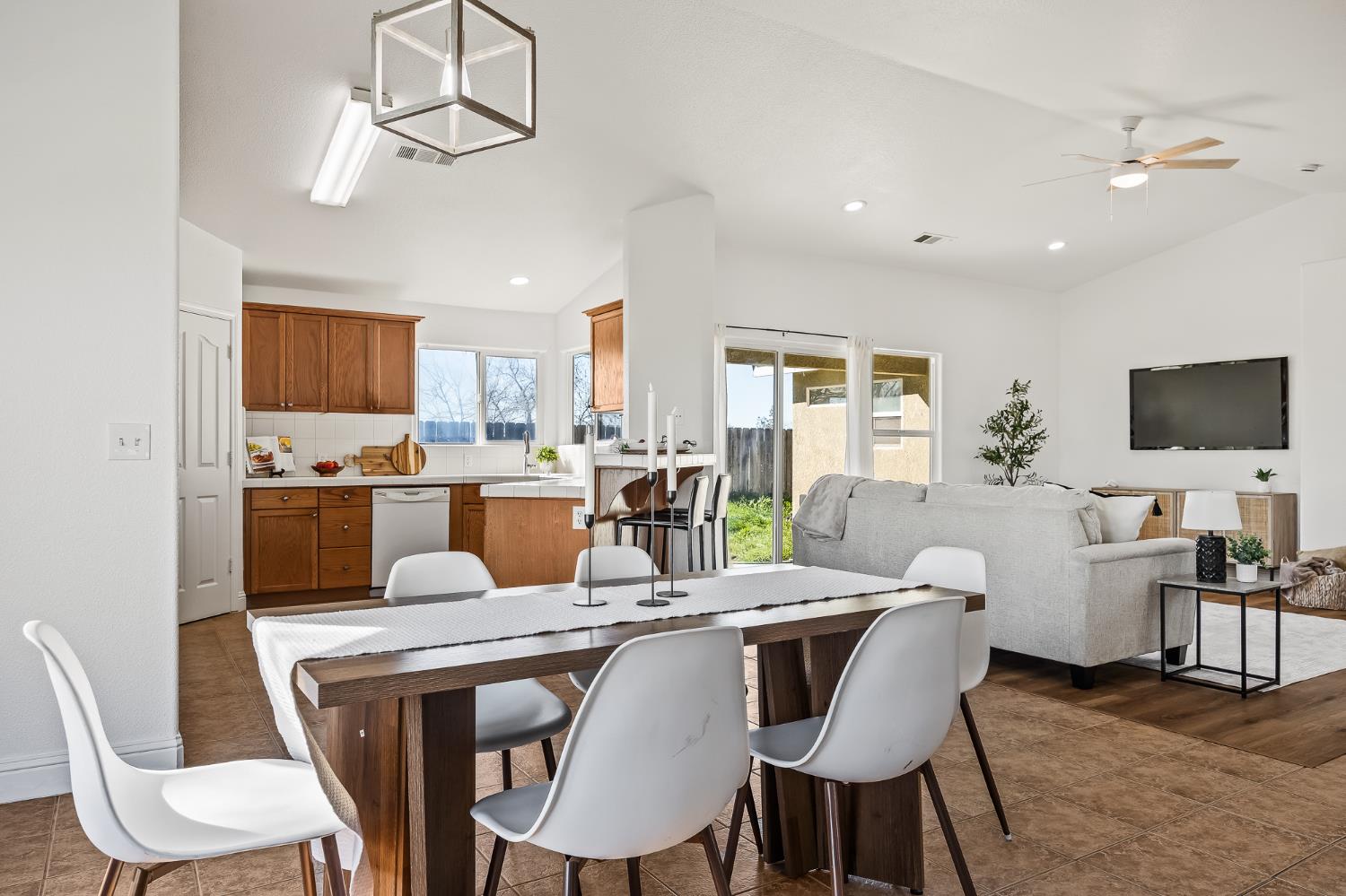 21399 S Haslem Ave, Riverdale, CA 93656