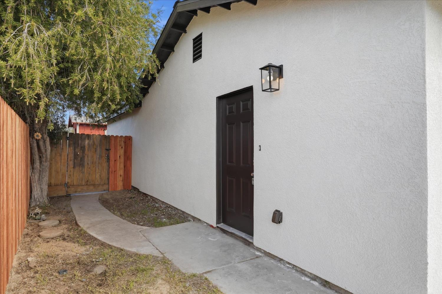 2020 Aspen St, Selma, CA 93662