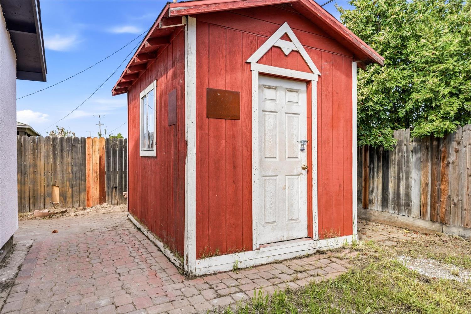 2020 Aspen St, Selma, CA 93662